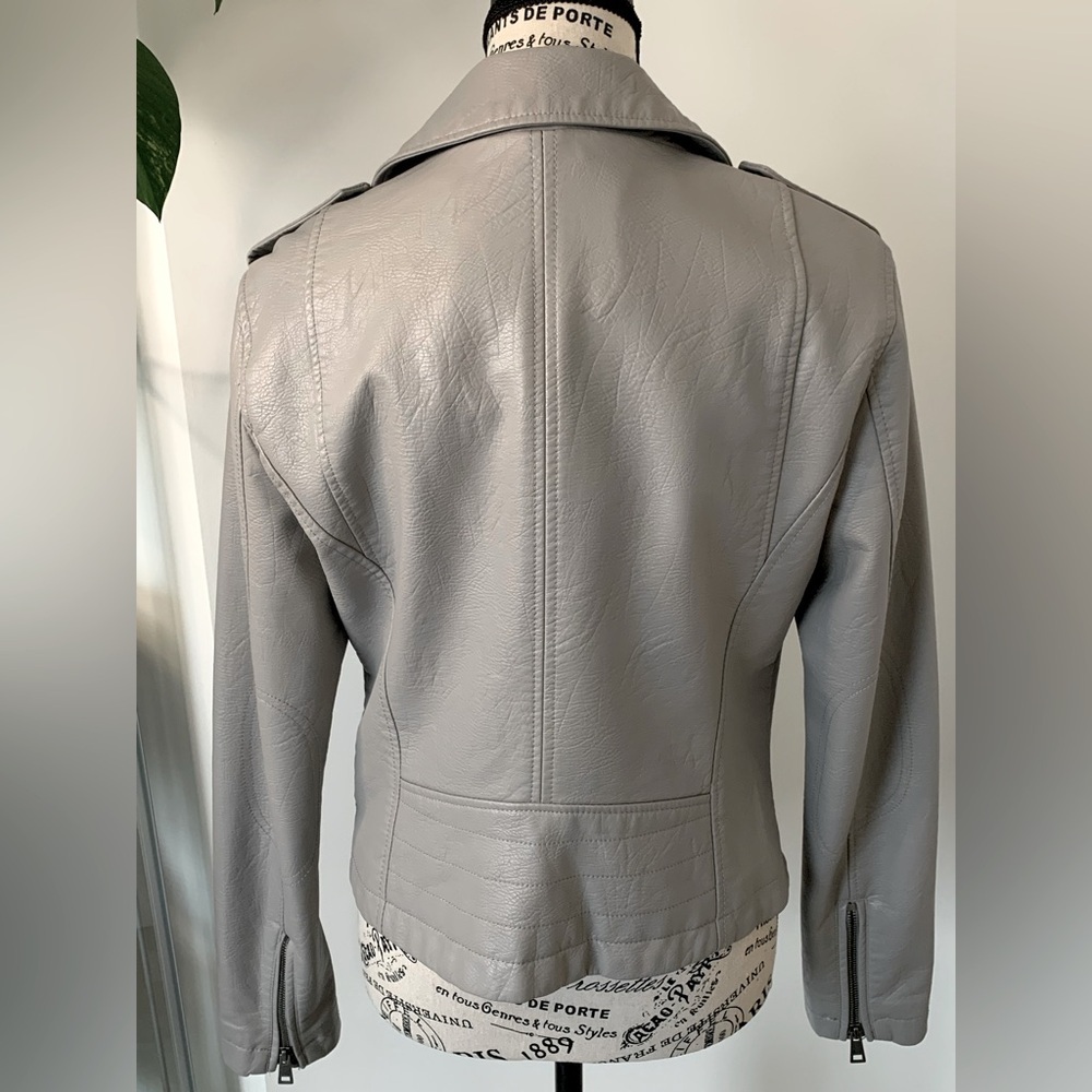 Levi’s Stylish Gray Faux Leather Women's Jacket - Picture 2 of 3